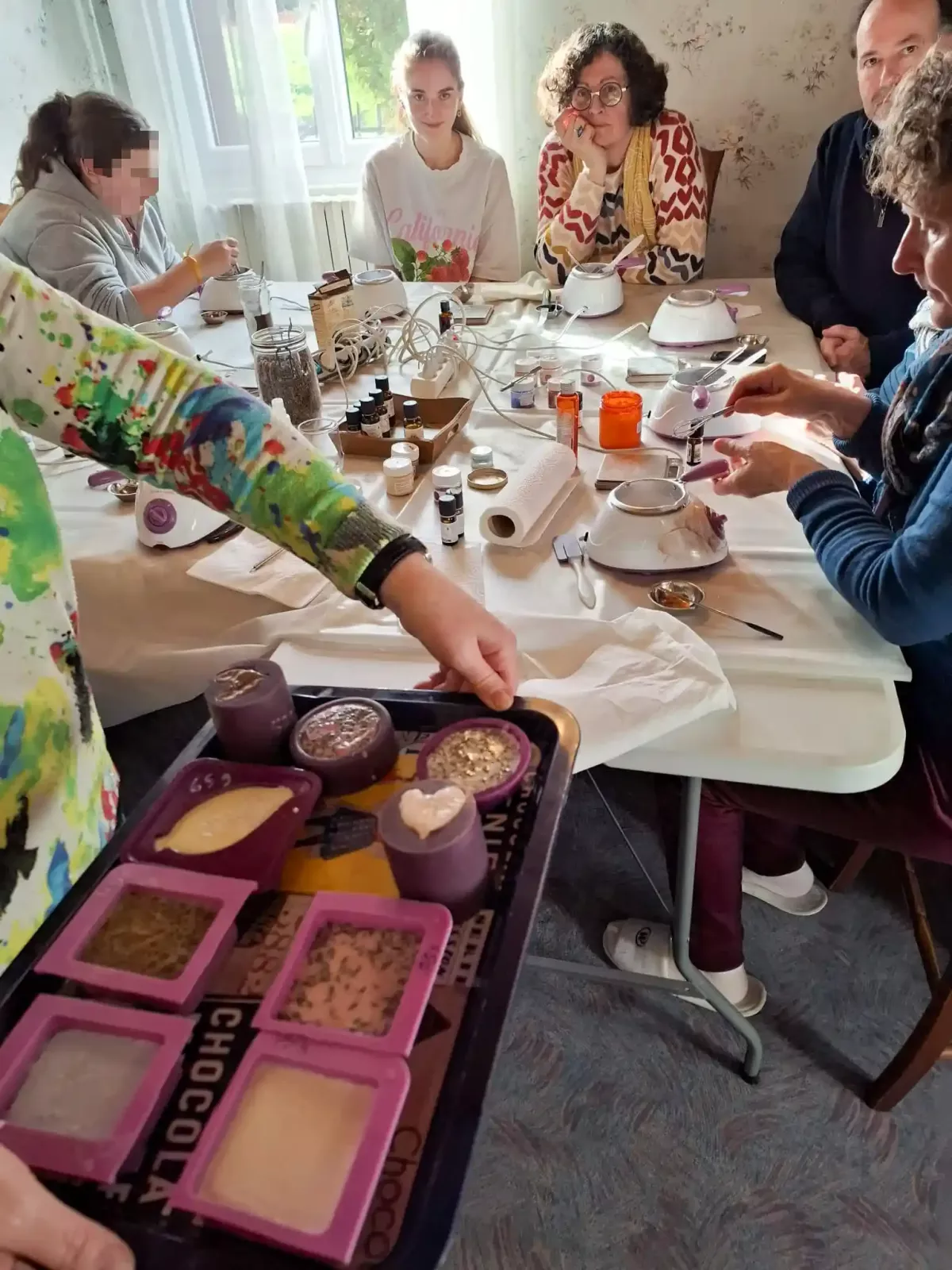 photo de l'atelier familles faire son savon bio maison