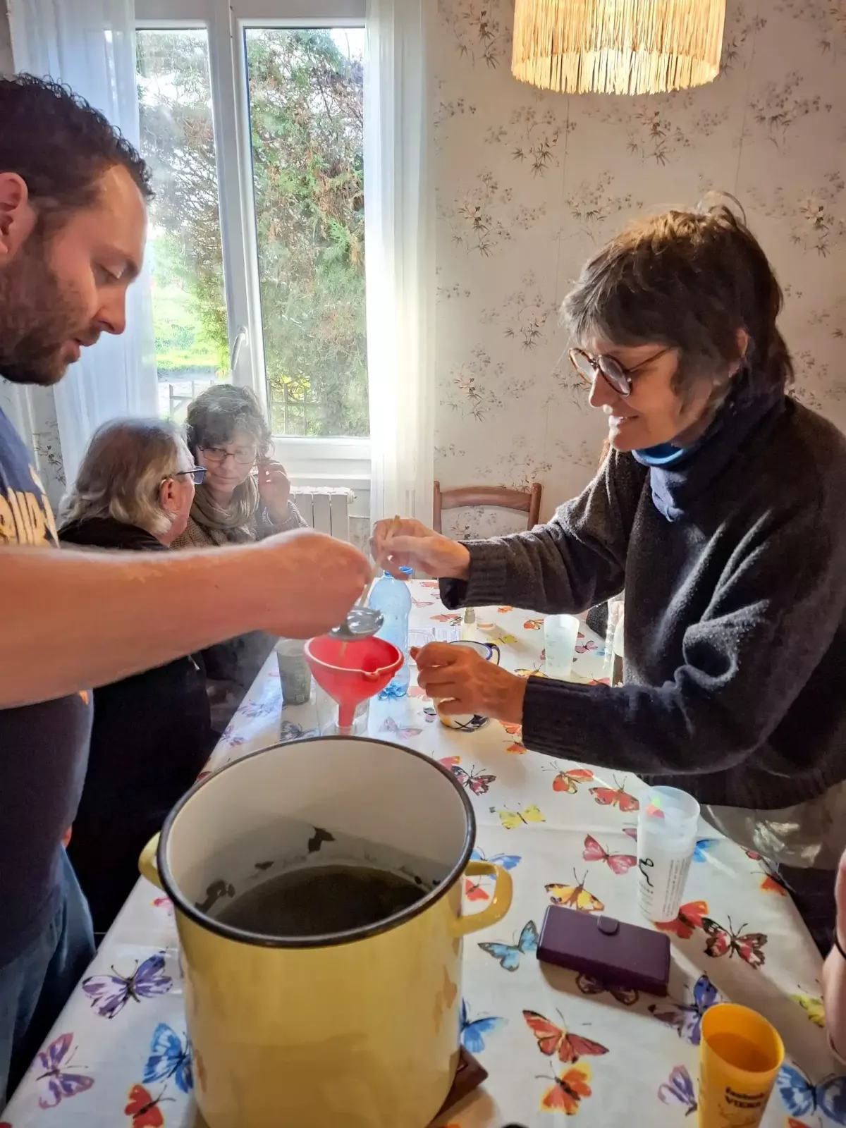 photo de l'atelier familles lessive au lierre maison zero dechet
